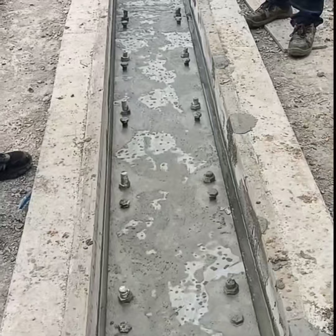 马尔康港口码头起重机龙门吊重型机械设备稳固用早强快凝轨道胶泥